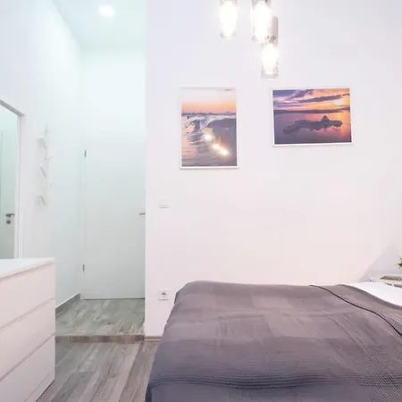 New Comfy At Convenient Location Apartman