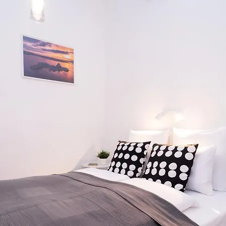 New Comfy At Convenient Location Budapest