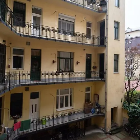 New Comfy At Convenient Location * Budapest