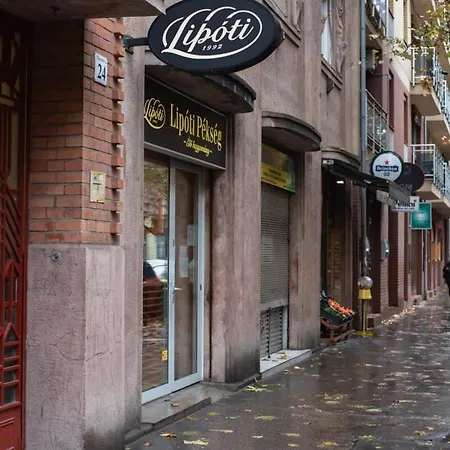 New Comfy At Convenient Location *